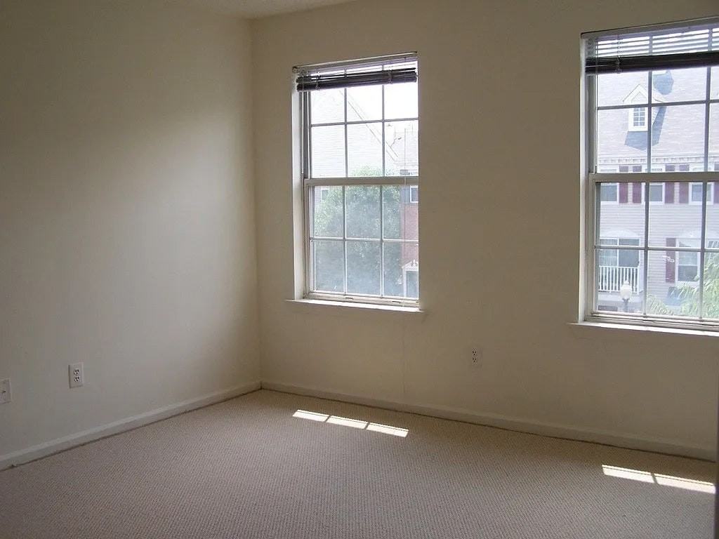 40 Walnut St - Photo 4 of 22