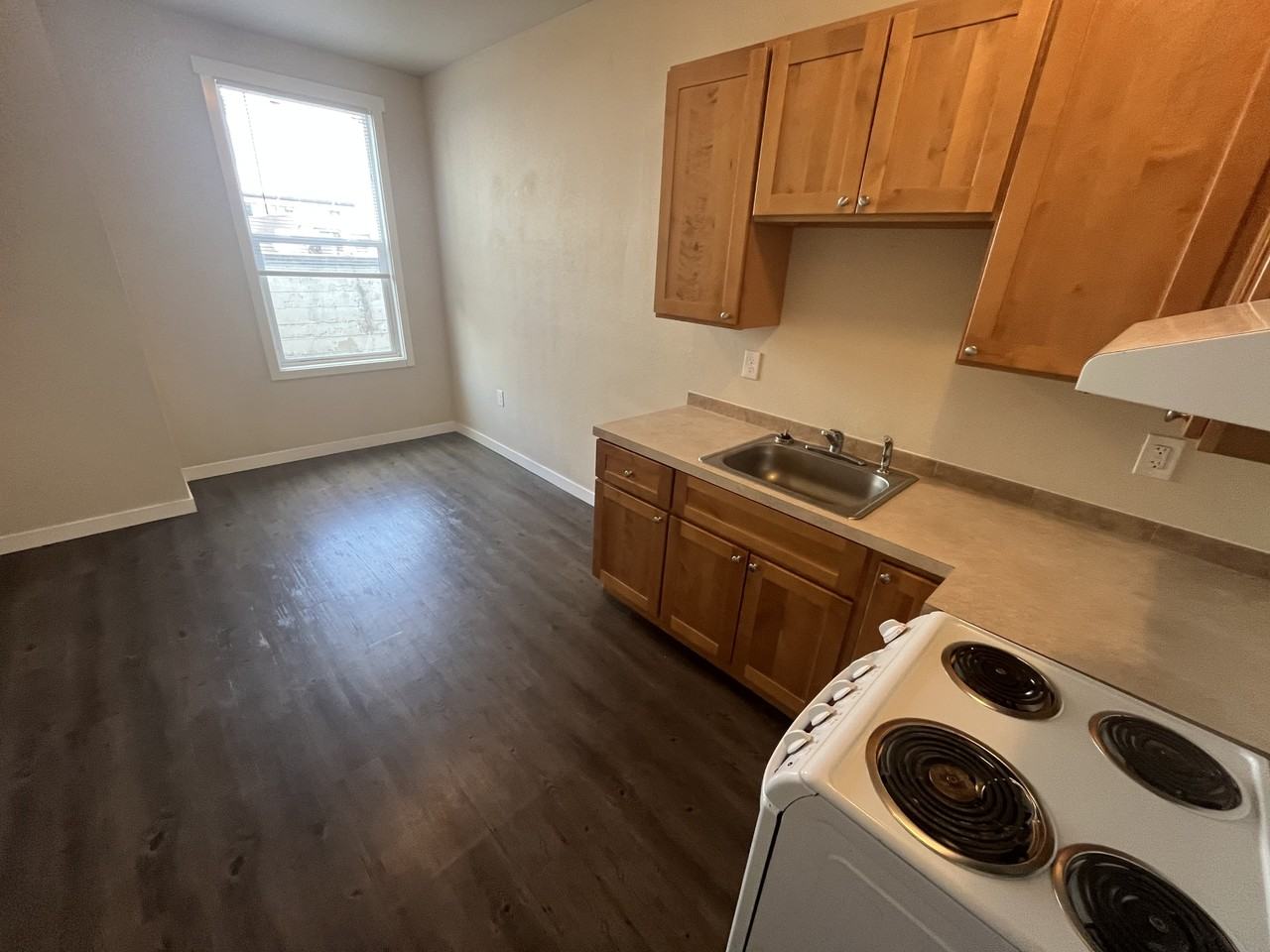 204 4th Ave W - Photo 5 of 20