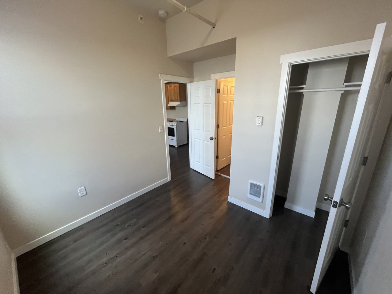 204 4th Ave W - Photo 7 of 20