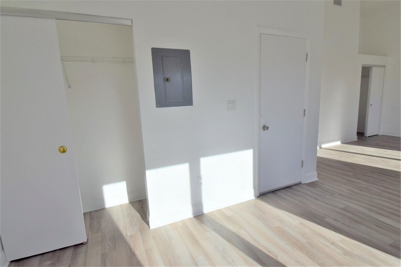 1520 Jackson Street - Photo 5 of 22