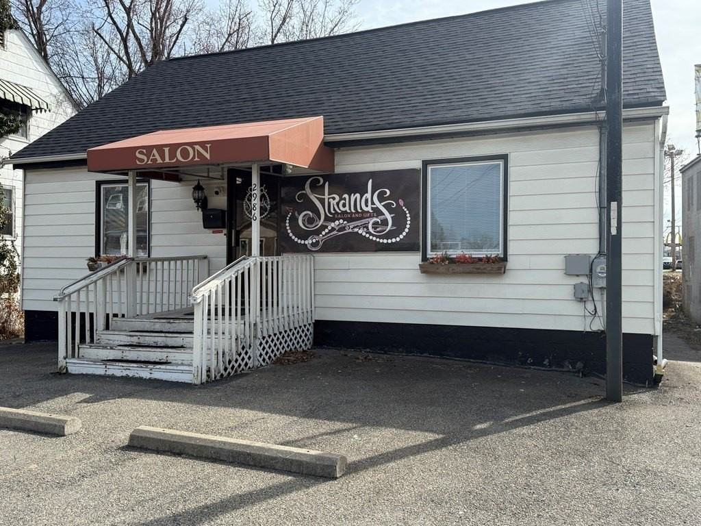 2986 Robert C Byrd Dr - Photo 2 of 31