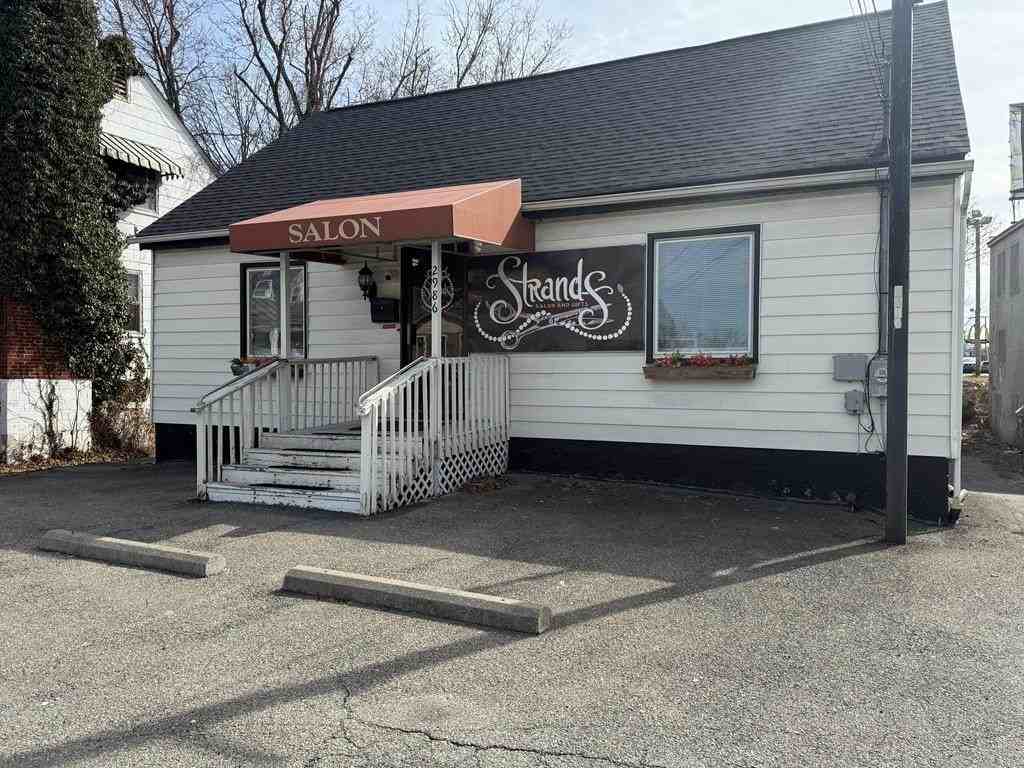 2986 Robert C Byrd Dr - Photo 3 of 31