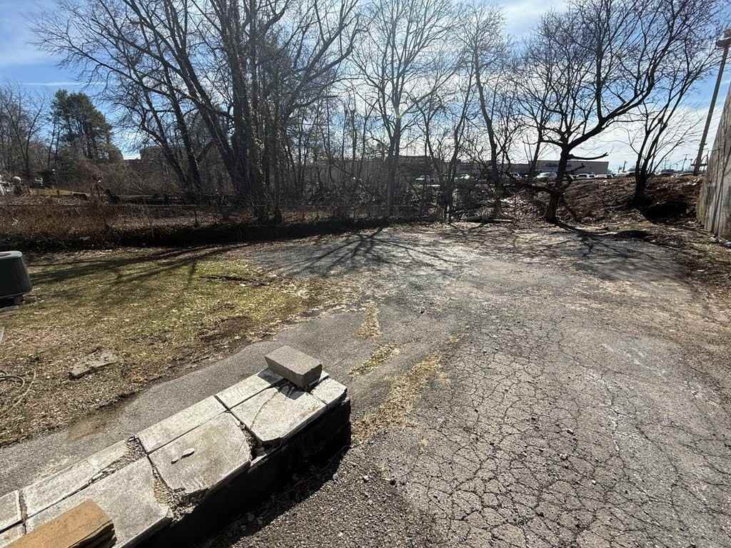 2986 Robert C Byrd Dr - Photo 5 of 31