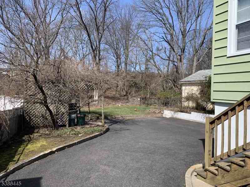 36 Derwent Ave 2nd Fl - Photo 2 of 17