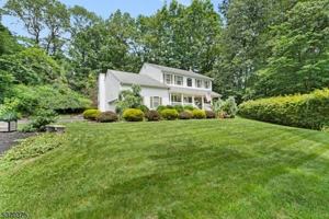 featured image of 16 Windjammer Dr