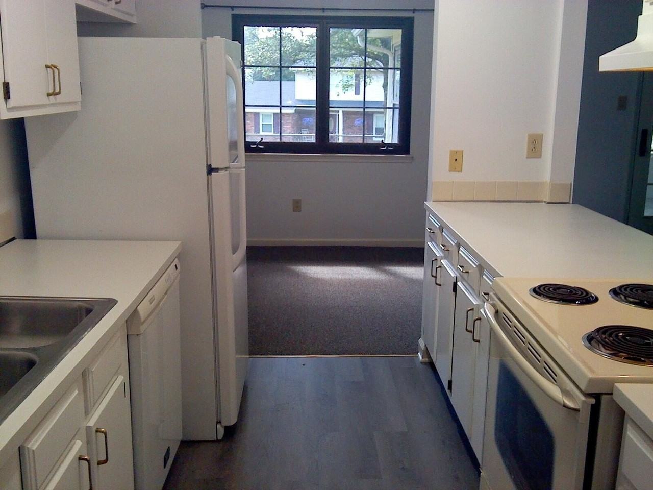 3201 Foxchase Ct - Photo 4 of 7