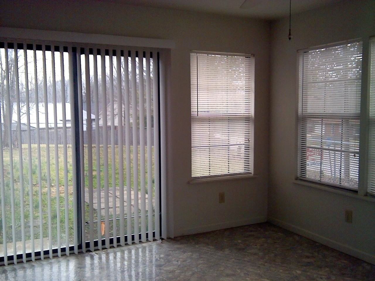 3201 Foxchase Ct - Photo 5 of 7