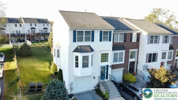 featured image of 32 Green St