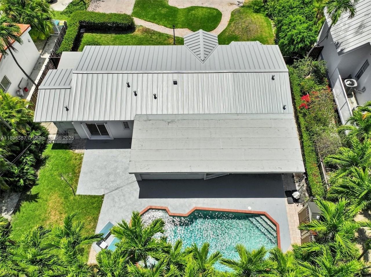 255 Ridgewood Rd - Photo 4 of 50