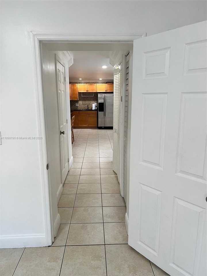 4031 E 10th Ave #1 - Photo 7 of 9