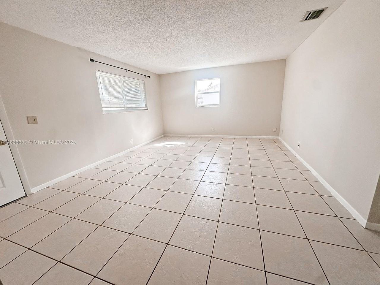 3962 Park Ln #3962 - Photo 2 of 11