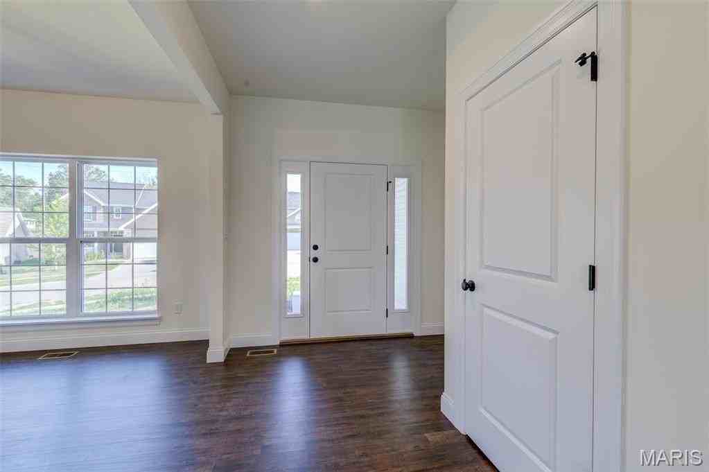 2025 Maryland Oaks Cir - Photo 3 of 50