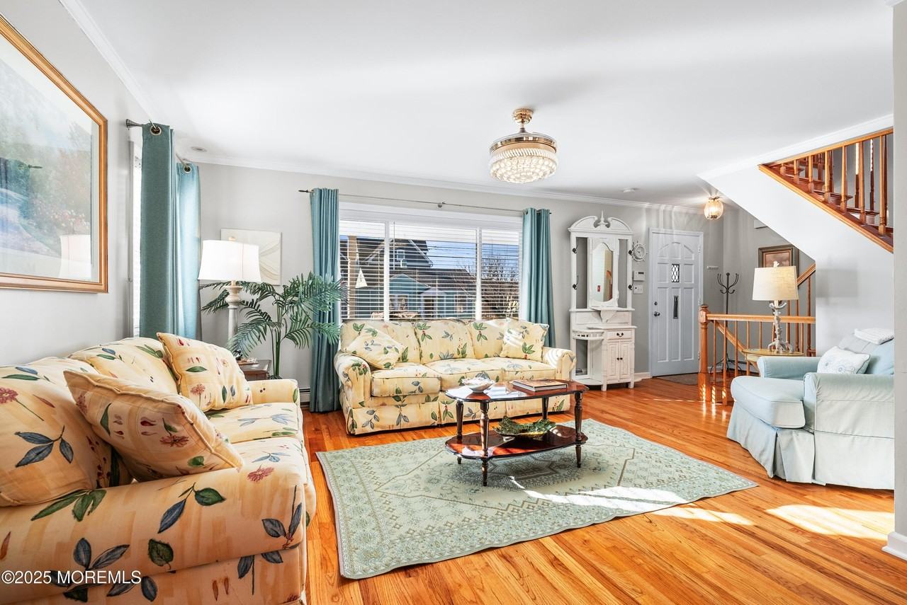 123 Stockton Ave - Photo 5 of 50