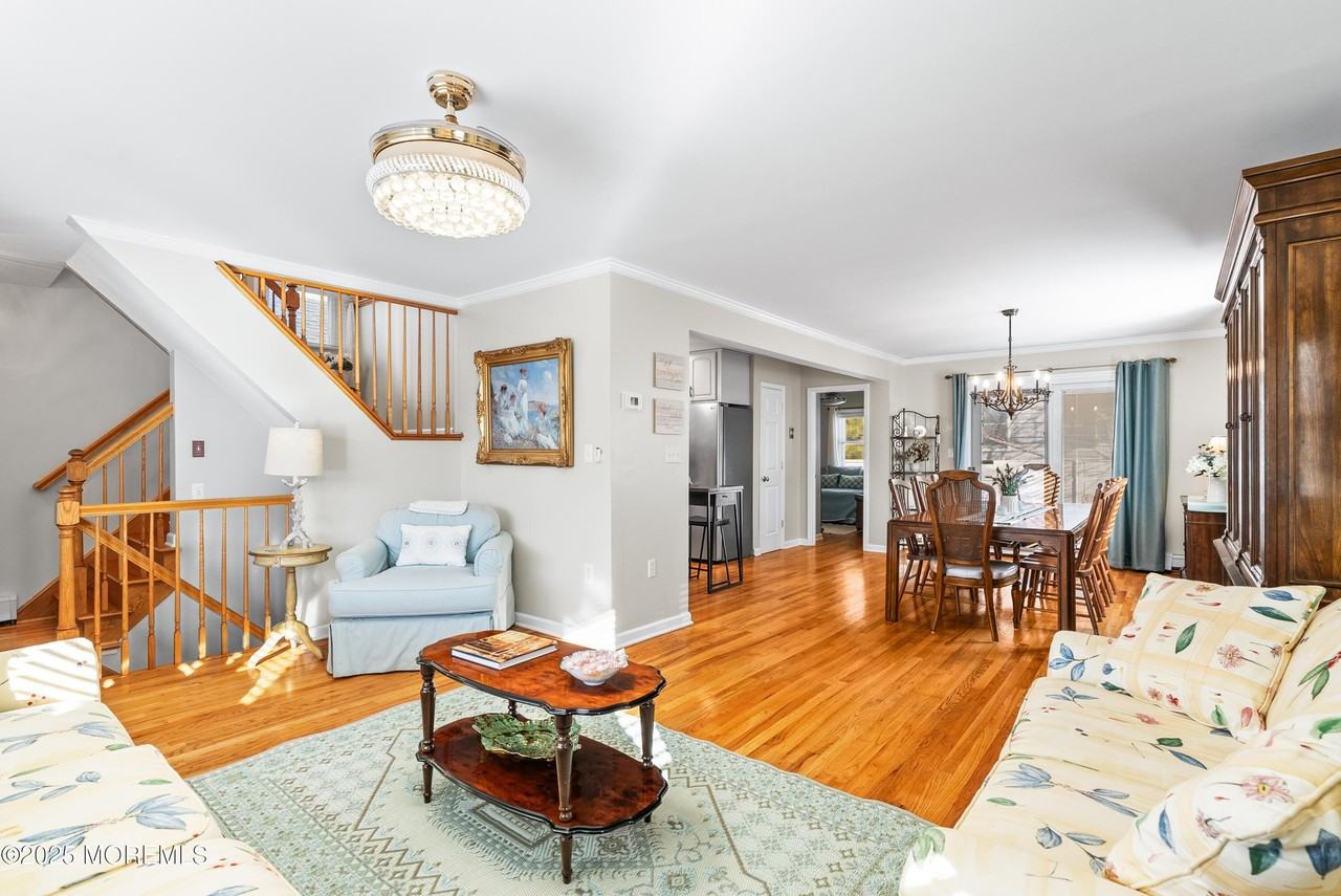 123 Stockton Ave - Photo 6 of 50