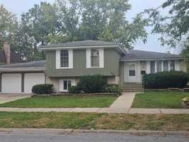 featured image of 833 E 193rd St