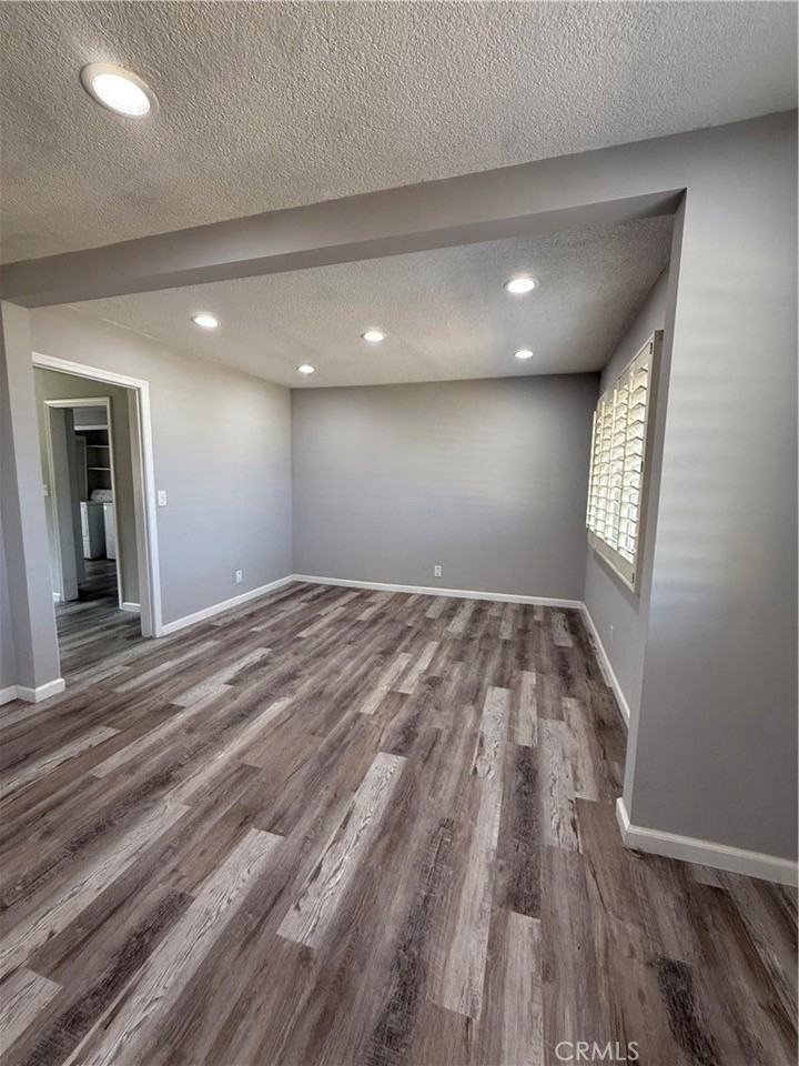 1430 Shadow Ln - Photo 4 of 24