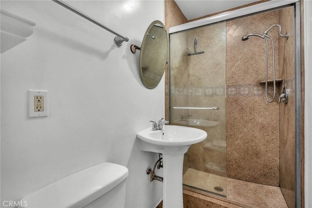 810 Edgewood St #105 - Photo 7 of 11