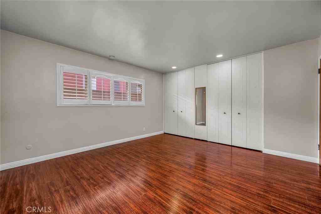 810 Edgewood St #105 - Photo 7 of 11