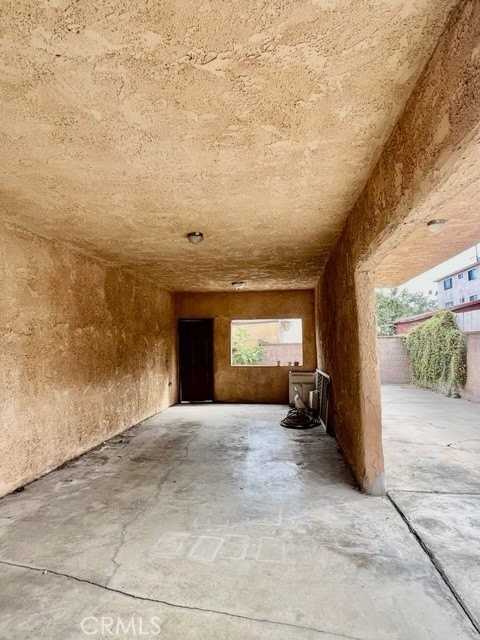 1233 W 24th /1235 - Photo 7 of 31