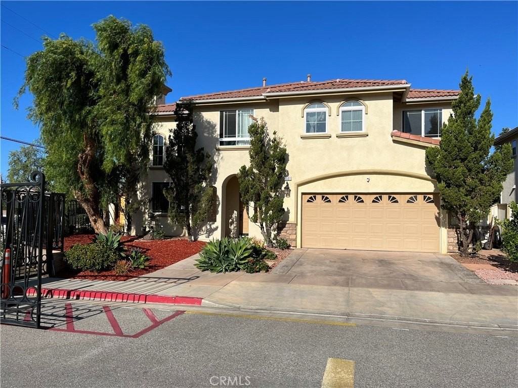 8501 Browns Creek Ln - Photo 3 of 26