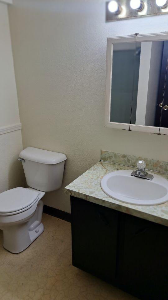 312 1/2 Monroe St - Photo 3 of 10