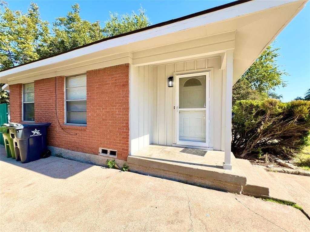 1607 Herschel Street - Photo 3 of 27