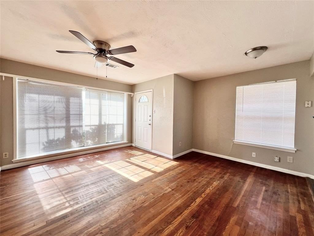 1607 Herschel Street - Photo 4 of 27