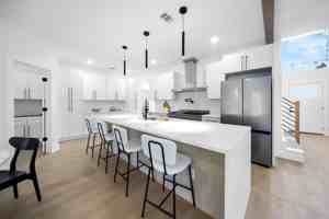 featured image of 7505 Larchmont Dr