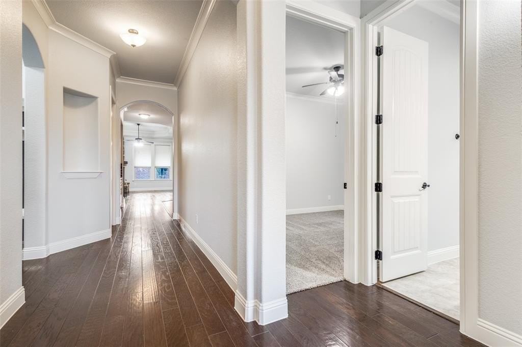 1304 Venezia Ln - Photo 5 of 36