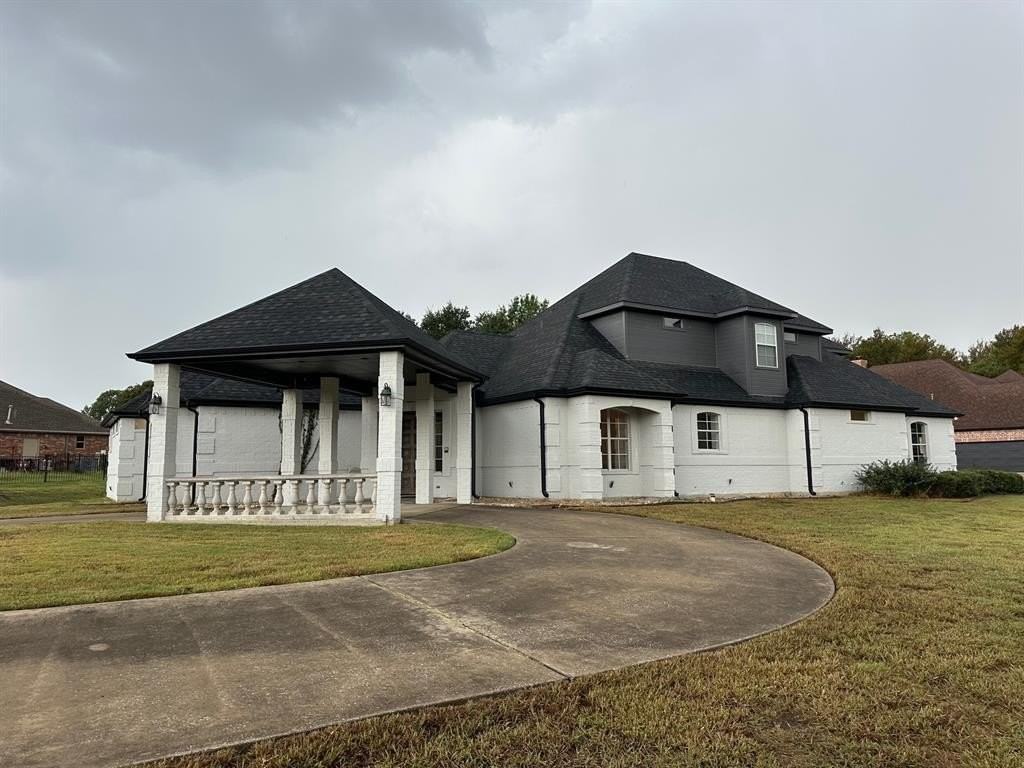 1016 Santiago Trl - Photo 2 of 32