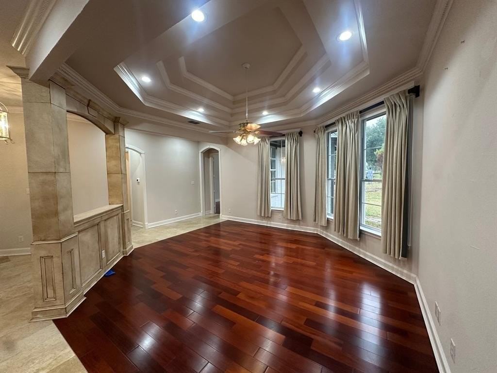 1016 Santiago Trl - Photo 4 of 32