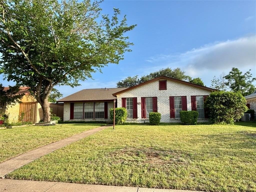 2910 Blueridge Ln - Photo 2 of 14