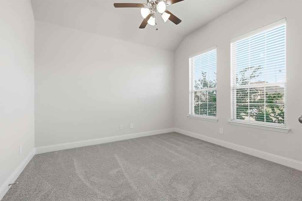 513 Oleander Dr - Photo 5 of 39