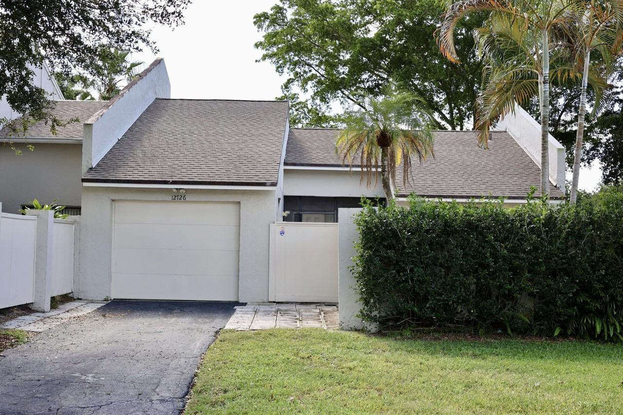 12726 Spinnaker Ln - Photo 2 of 12