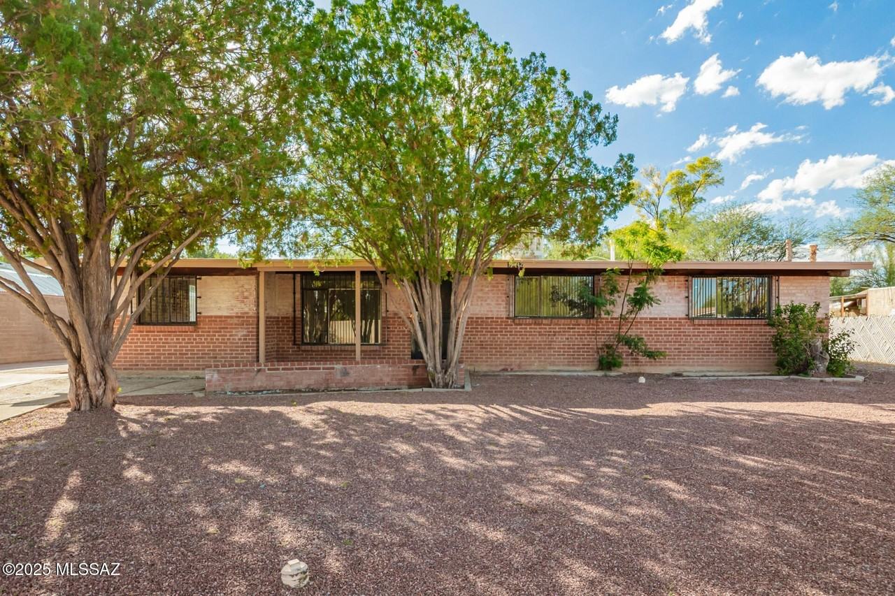 1942 South Avenida Planeta - Photo 2 of 38