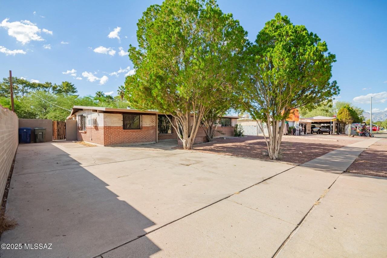 1942 South Avenida Planeta - Photo 3 of 38