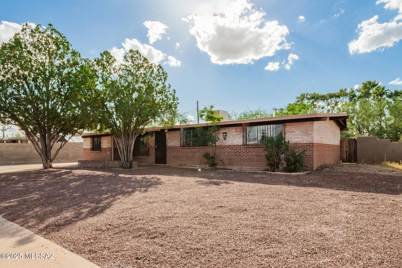 1942 South Avenida Planeta - Photo 6 of 38