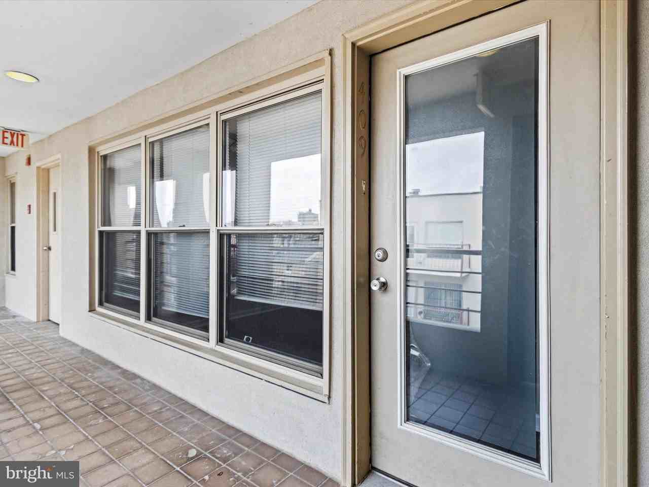 911 S Charles St Apt 409 #409 - Photo 2 of 16