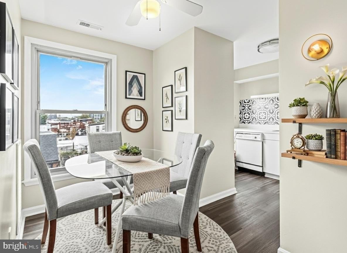 911 S Charles St Apt 409 #409 - Photo 5 of 16