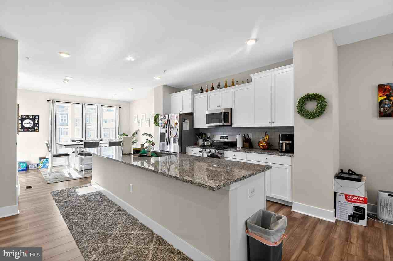 2762 Bridgewater Dr - Photo 7 of 31