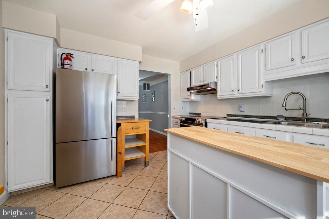 723 Kings Croft - Photo 5 of 32