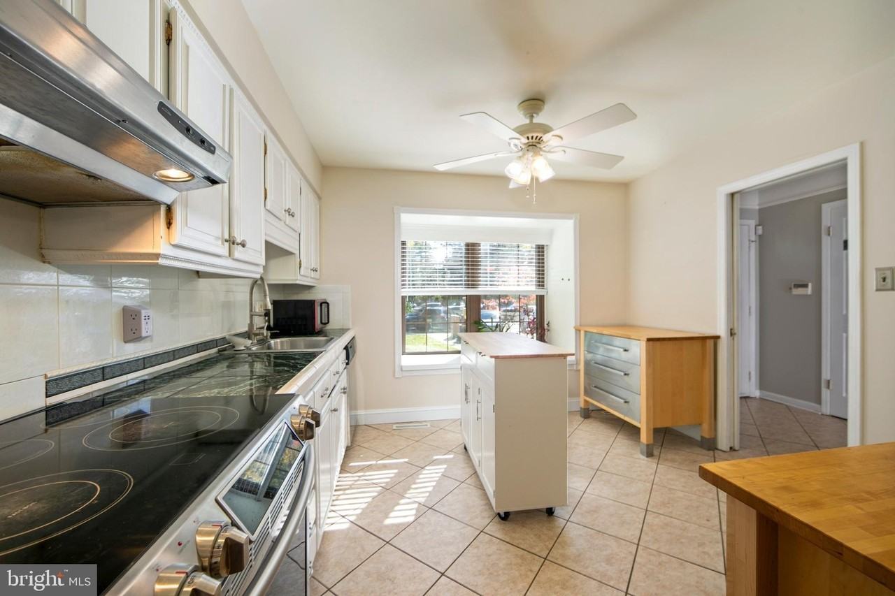 723 Kings Croft - Photo 6 of 32