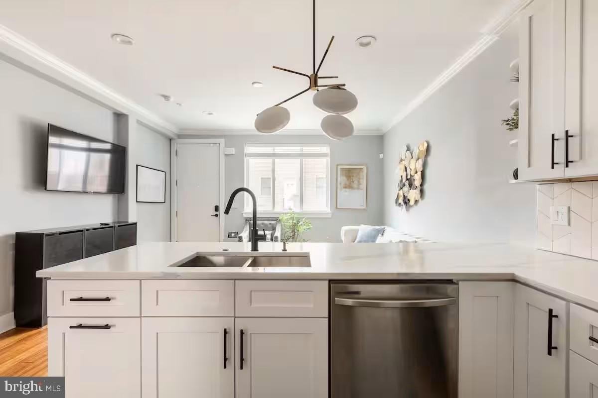 2532 Annin Street - Photo 5 of 37