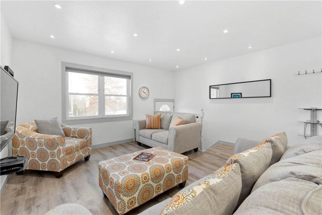 236 S Grandview Ave - Photo 3 of 20