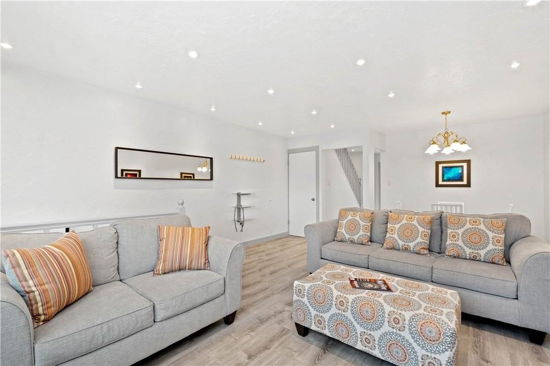 236 S Grandview Ave - Photo 4 of 20