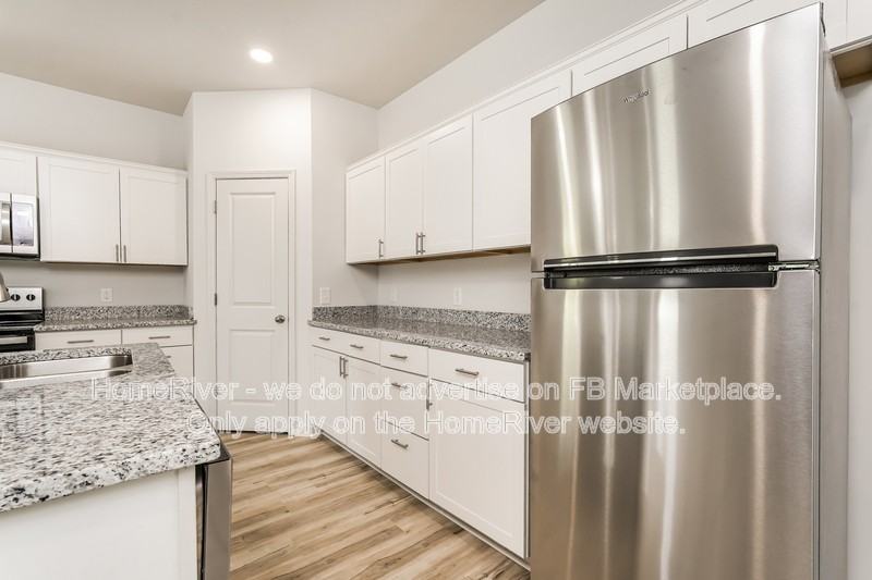 816 Richmond Ave - Photo 5 of 21