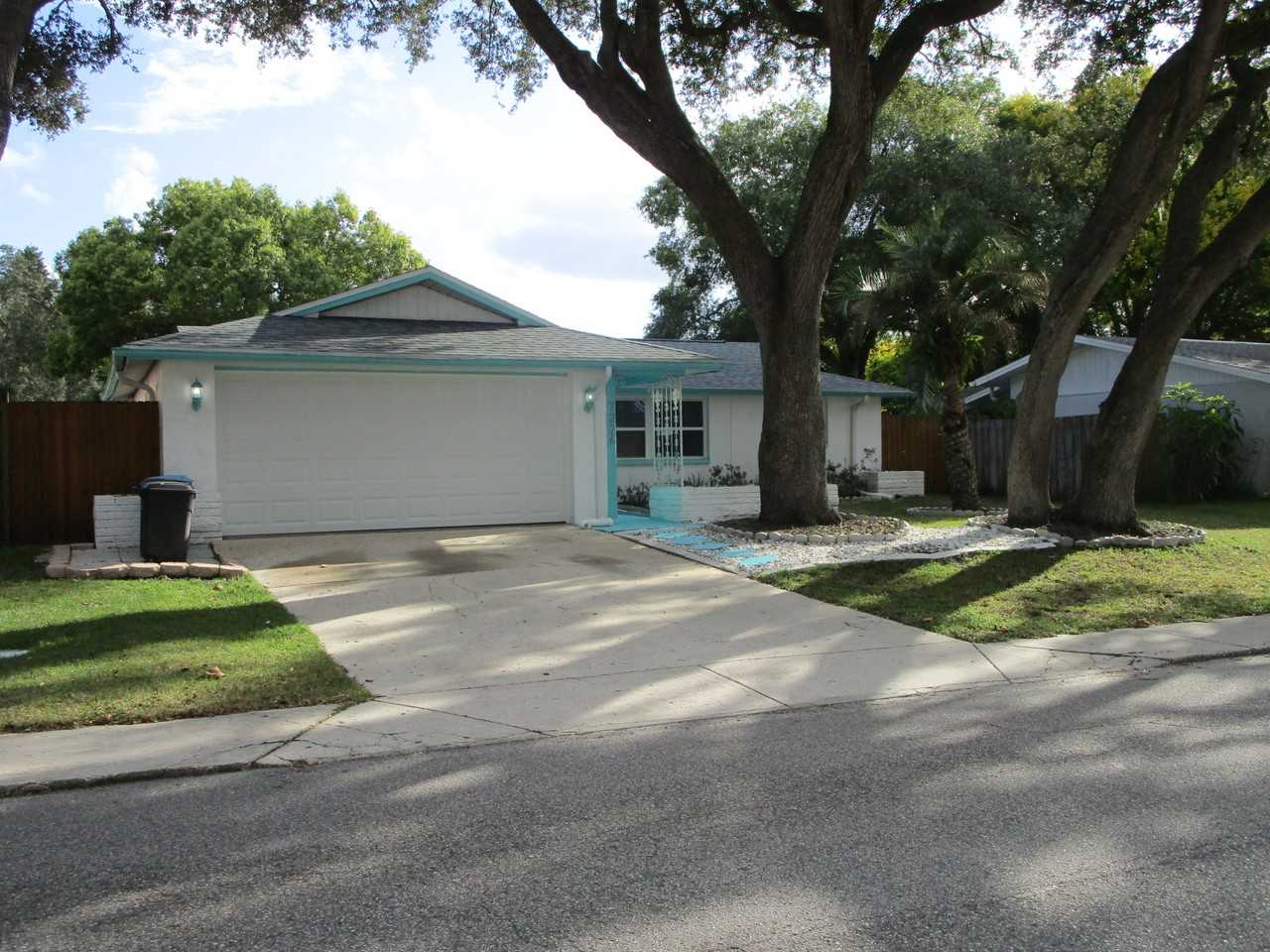 7226 San Moritz Dr - Photo 2 of 31