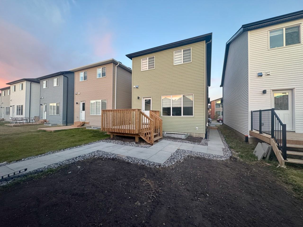 472 Edgemont Drive NW - Photo 4 of 31