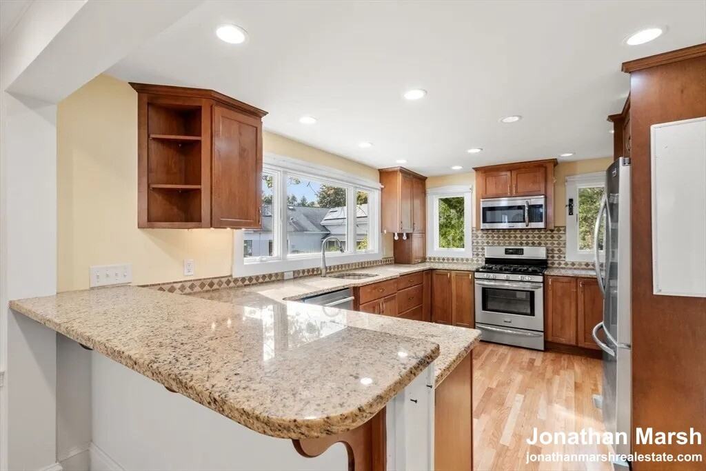 410 Conant Rd - Photo 3 of 9