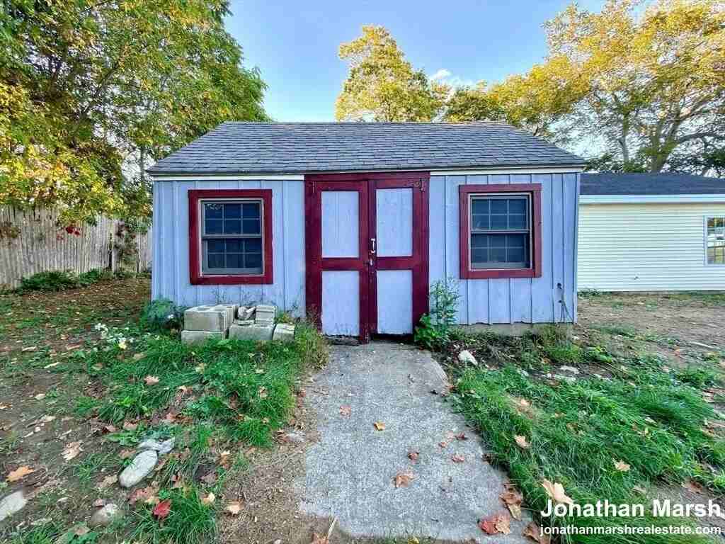 24 Creeper Hill Rd #R - Photo 3 of 14